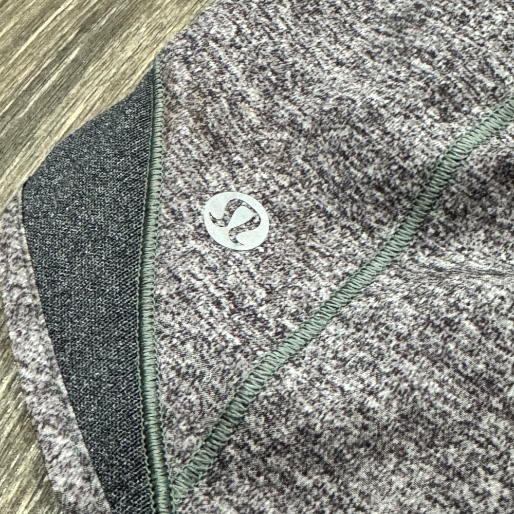 *FLAWED* Lululemon Hotty Hot Short II in a heathered grey color size 12